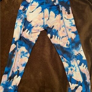NWT-Womens Capri High Rise Tie-Dye Leggings size Small with side pockets.